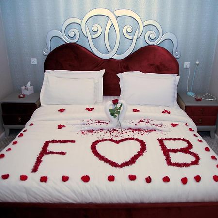 Sharz Hotel Бурайда Екстериор снимка
