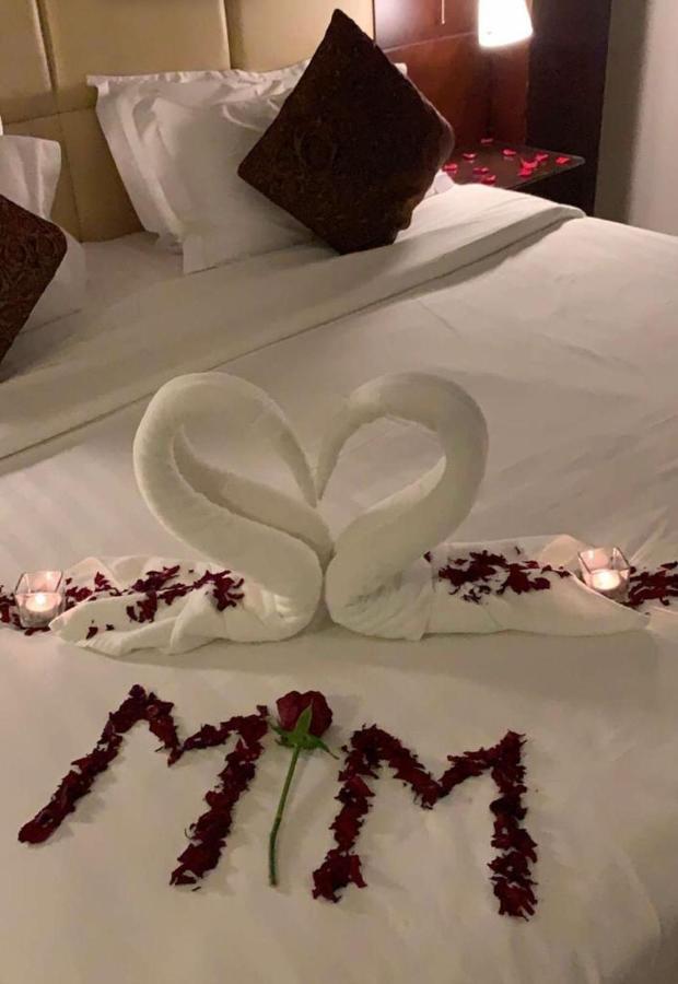 Sharz Hotel Бурайда Екстериор снимка