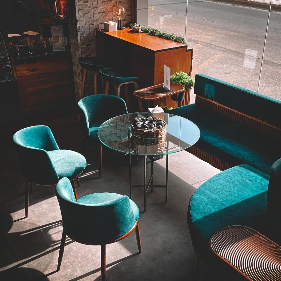 Sharz Hotel Бурайда Екстериор снимка