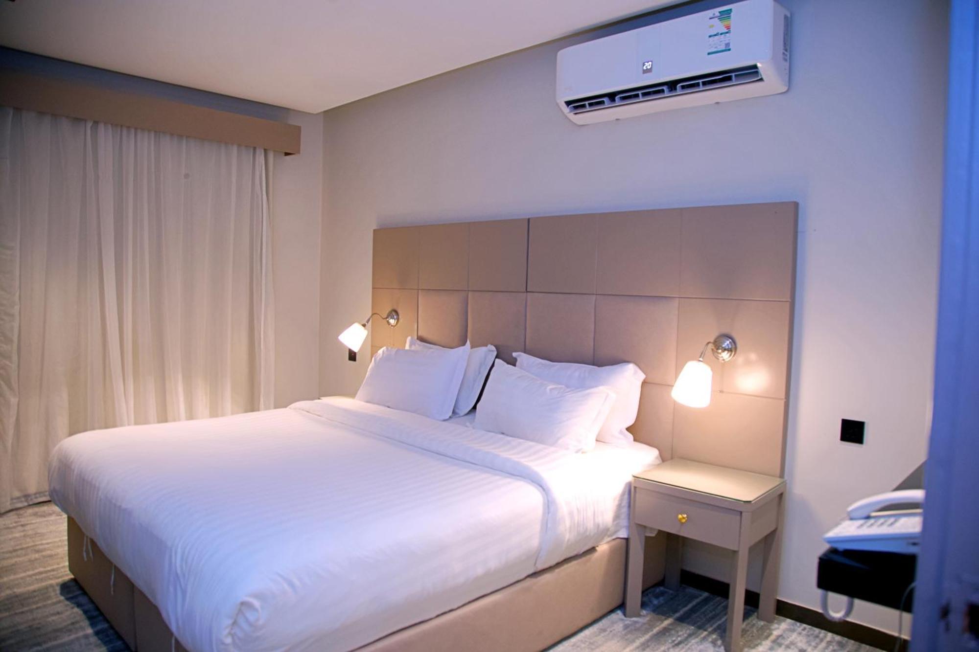 Sharz Hotel Бурайда Екстериор снимка