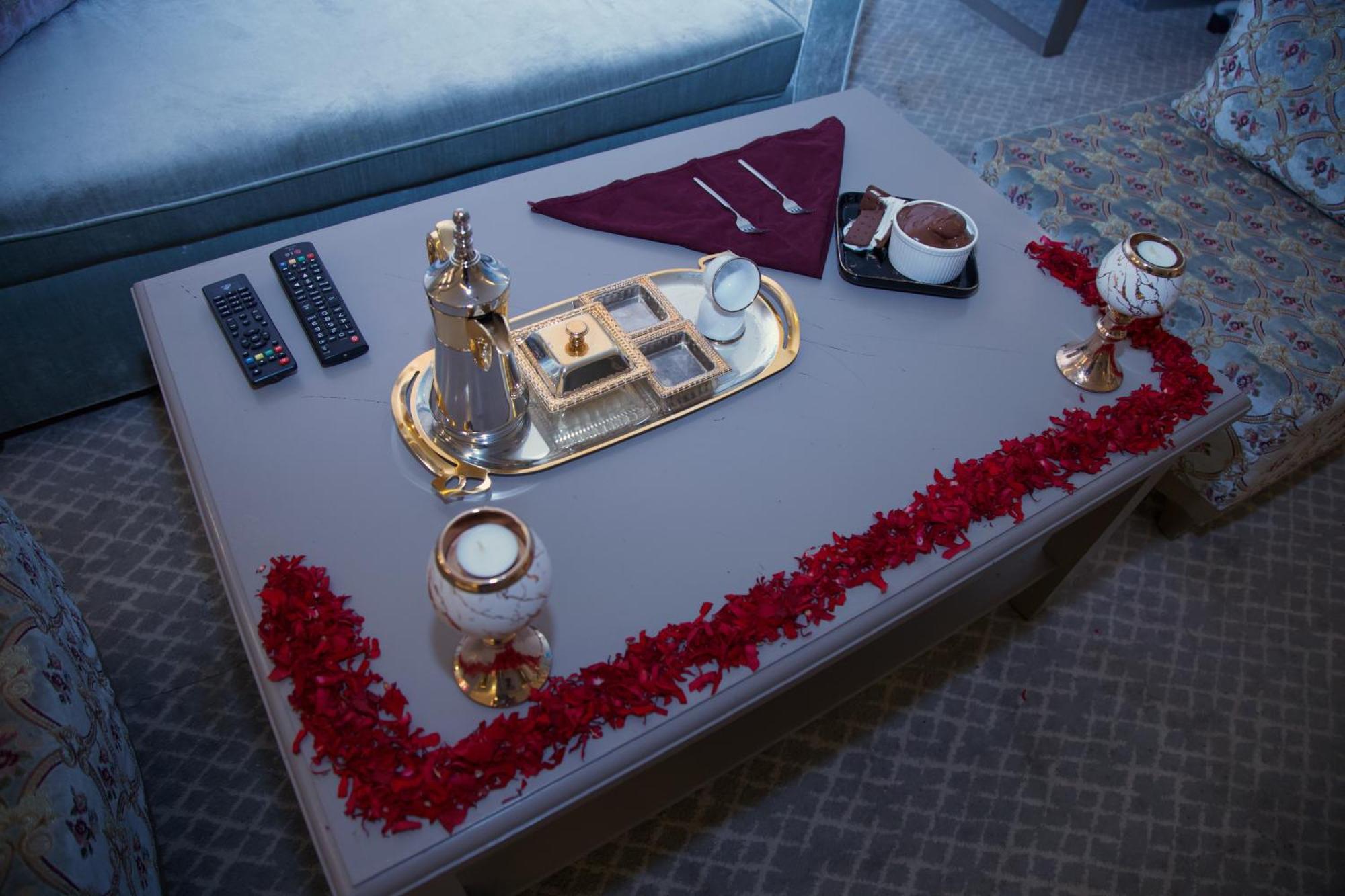 Sharz Hotel Бурайда Екстериор снимка