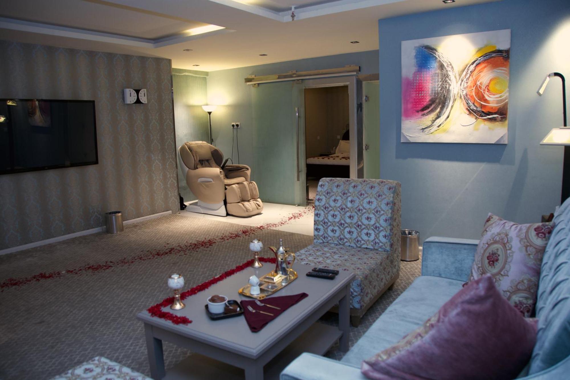 Sharz Hotel Бурайда Екстериор снимка