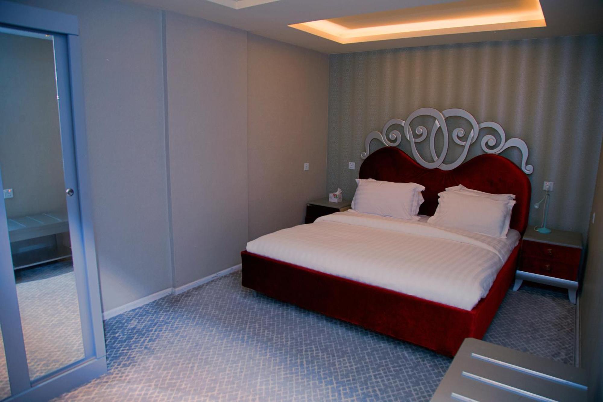 Sharz Hotel Бурайда Екстериор снимка