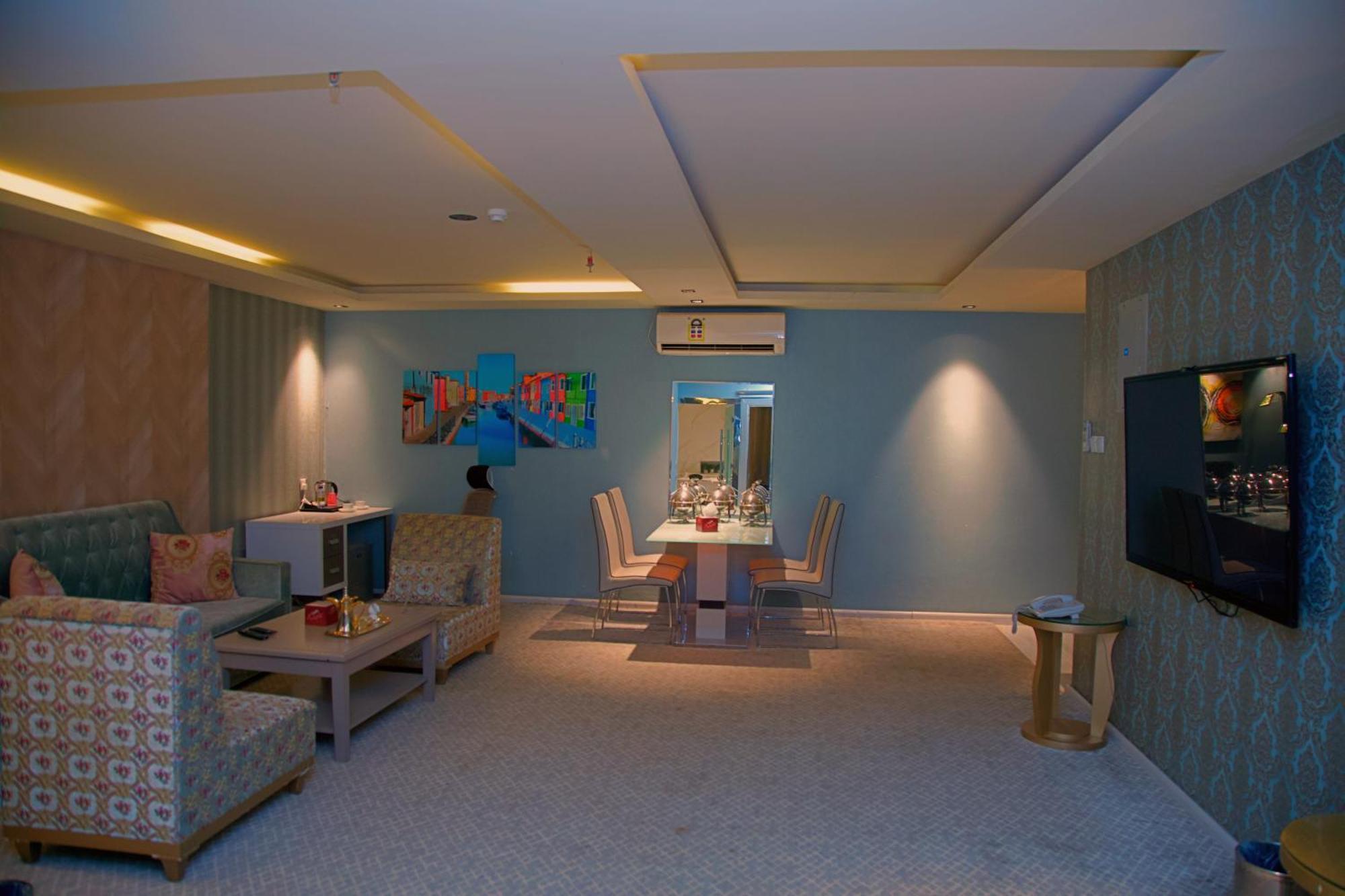 Sharz Hotel Бурайда Екстериор снимка