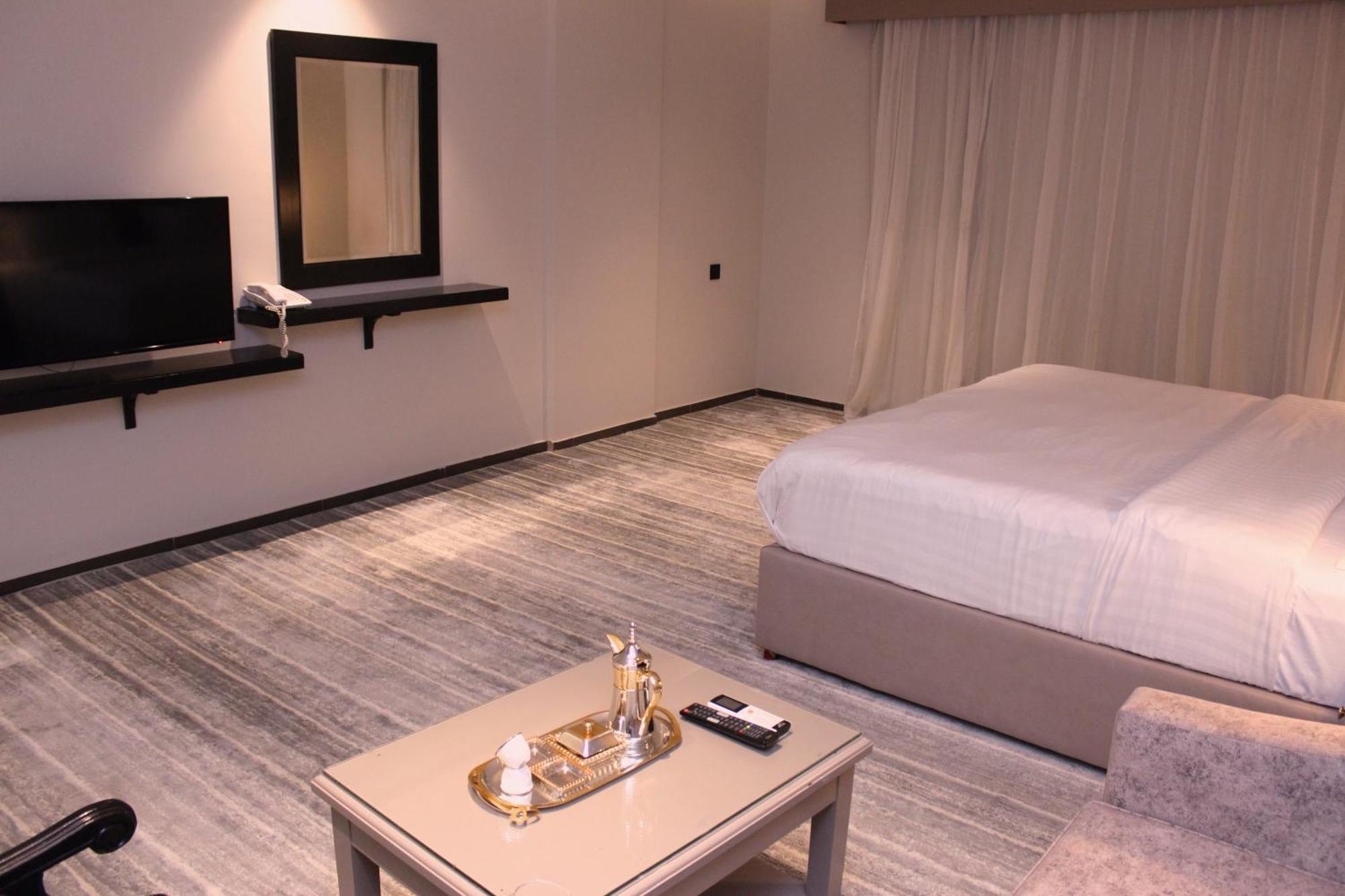Sharz Hotel Бурайда Екстериор снимка