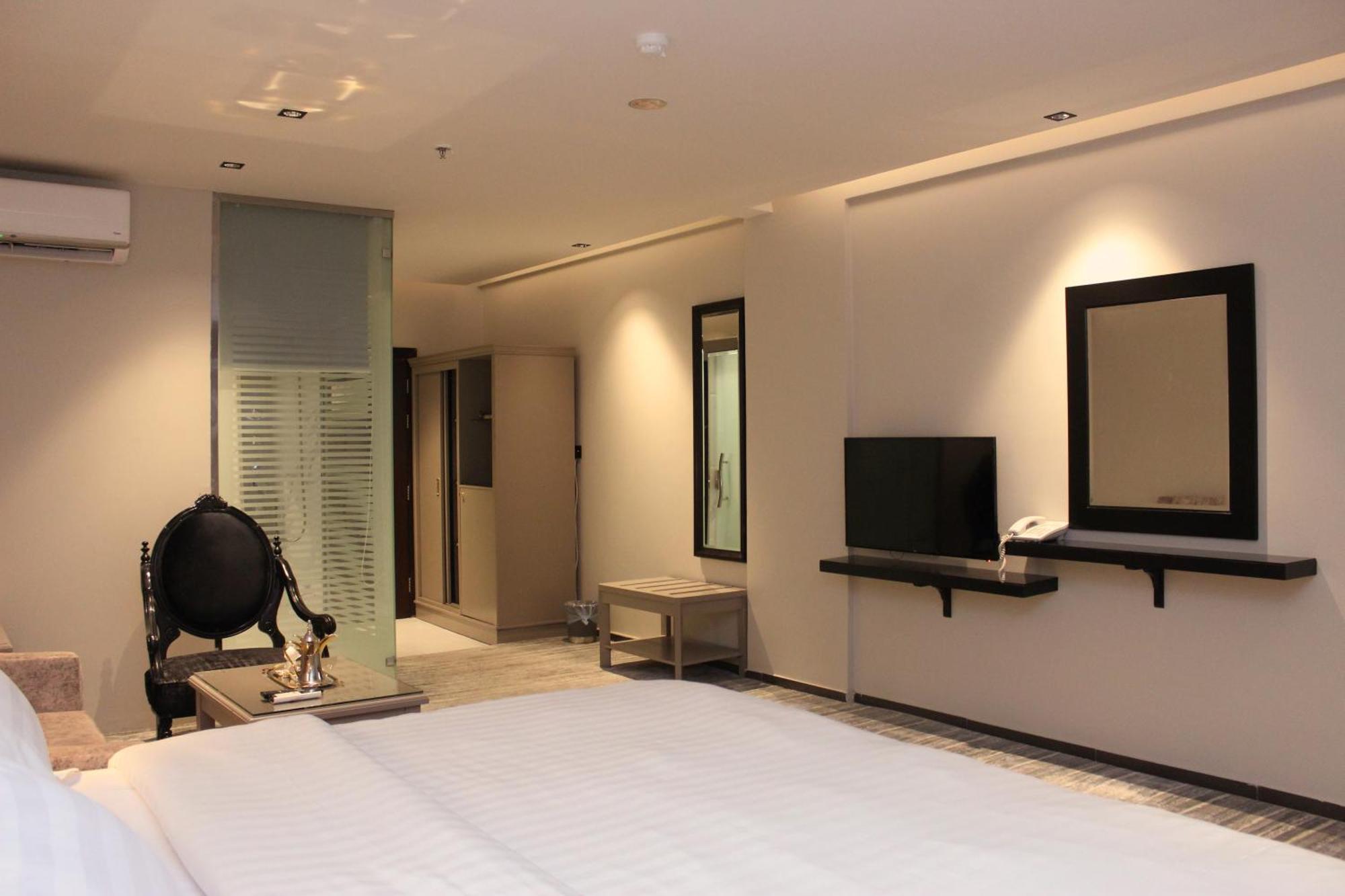 Sharz Hotel Бурайда Екстериор снимка