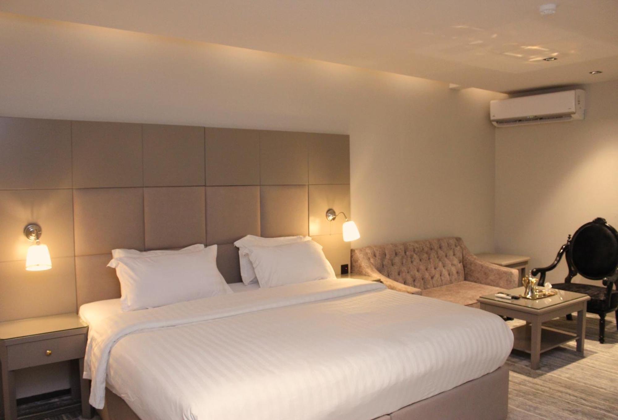 Sharz Hotel Бурайда Екстериор снимка