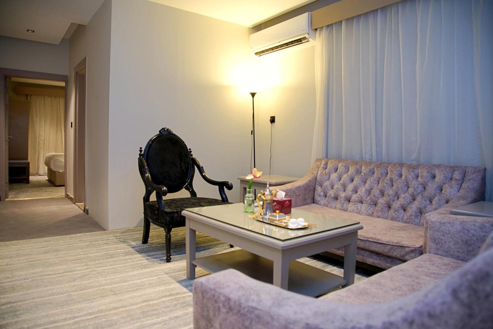 Sharz Hotel Бурайда Екстериор снимка